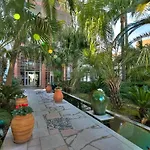 Lägenhet Penthouse Vue Avec Rooftop,jacuzzi,et Parking Prive Antibes