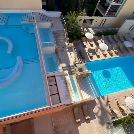 Penthouse Vue Avec Rooftop,jacuzzi,et Parking Prive Antibes