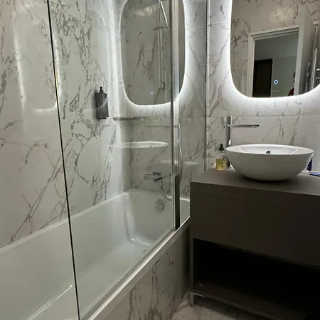 Penthouse Vue Avec Rooftop,jacuzzi,et Parking Prive