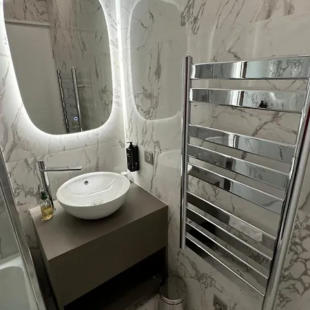 Penthouse Vue Avec Rooftop,jacuzzi,et Parking Prive Apartament