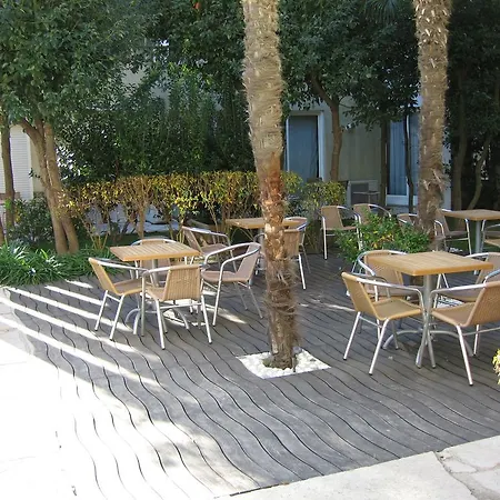 Penthouse Vue Avec Rooftop,jacuzzi,et Parking Prive 앙티브