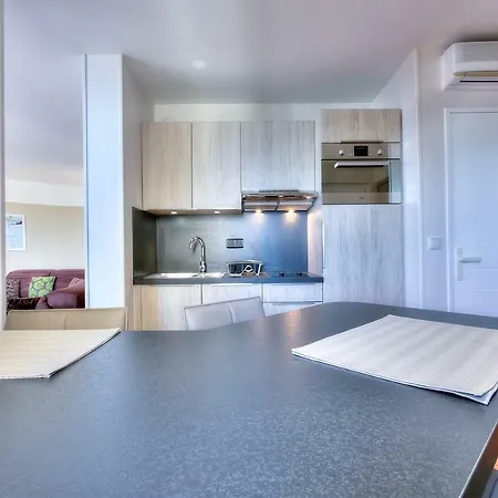 Lägenhet Penthouse Vue Avec Rooftop,jacuzzi,et Parking Prive Antibes