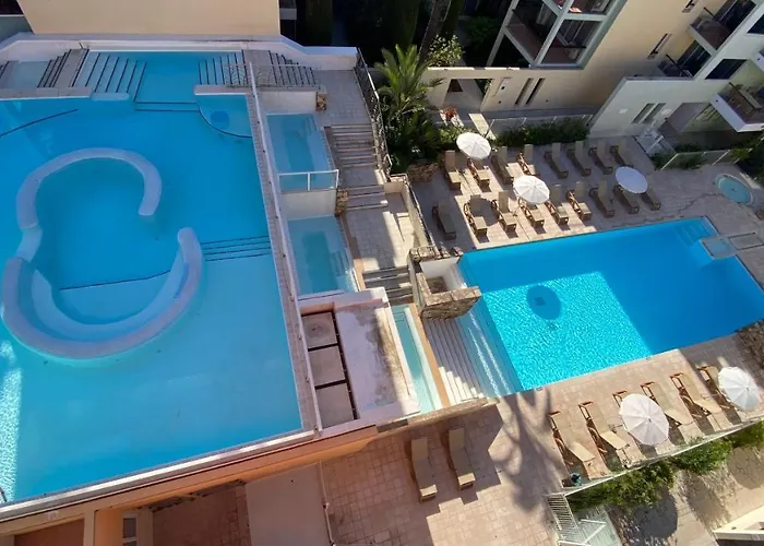 Penthouse Vue Avec Rooftop,jacuzzi,et Parking Prive Antibes