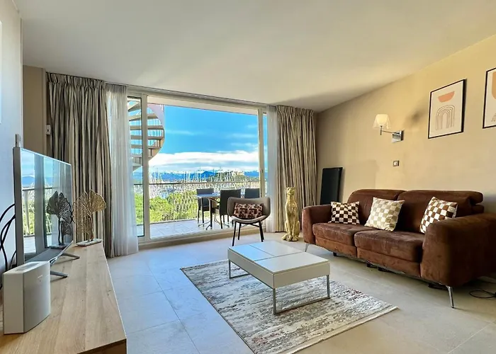 Penthouse Vue Avec Rooftop,jacuzzi,et Parking Prive Apartman Antibes