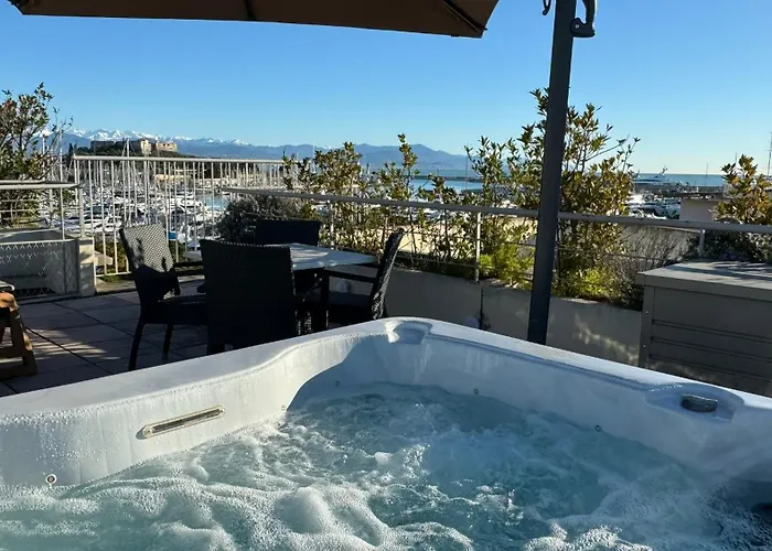 Penthouse Vue Avec Rooftop,jacuzzi,et Parking Prive Apartman Antibes