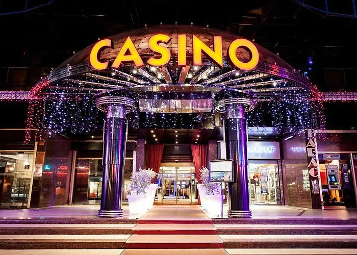 Penthouse Vue Avec Rooftop,jacuzzi,et Parking Prive Apartman Antibes