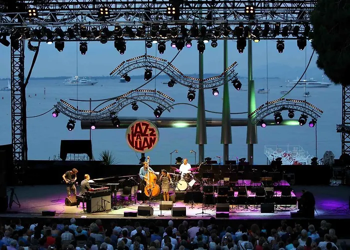 Penthouse Vue Avec Rooftop,jacuzzi,et Parking Prive דירה *